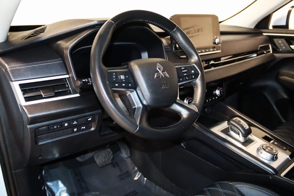 Used 2024 Mitsubishi Outlander 4WD Plug-In Hybrid image 41