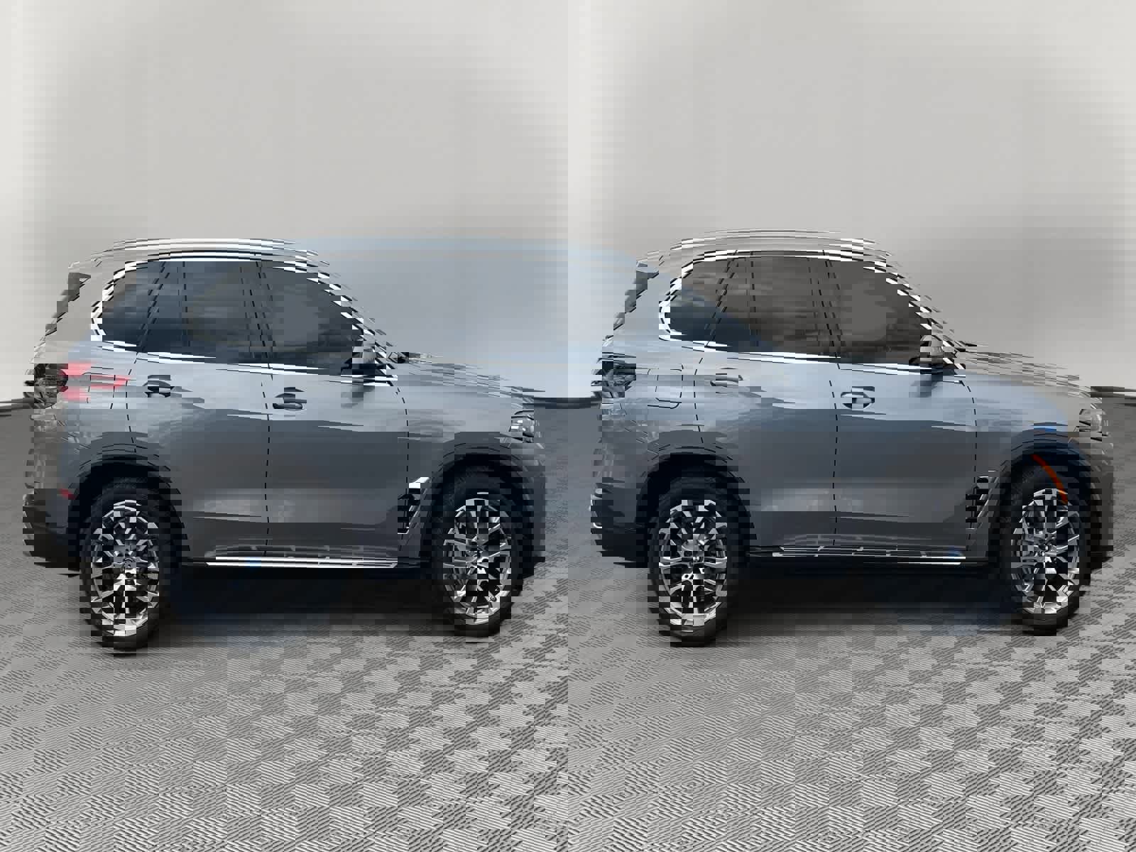 Used 2025 BMW X5 xDrive50e image 4