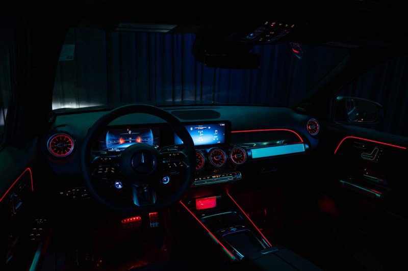 Certified 2025 Mercedes-Benz GLB 35 AMG 4MATIC image 27