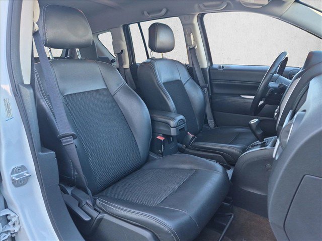 Used 2017 Jeep Compass Latitude AWD/4WD image 18