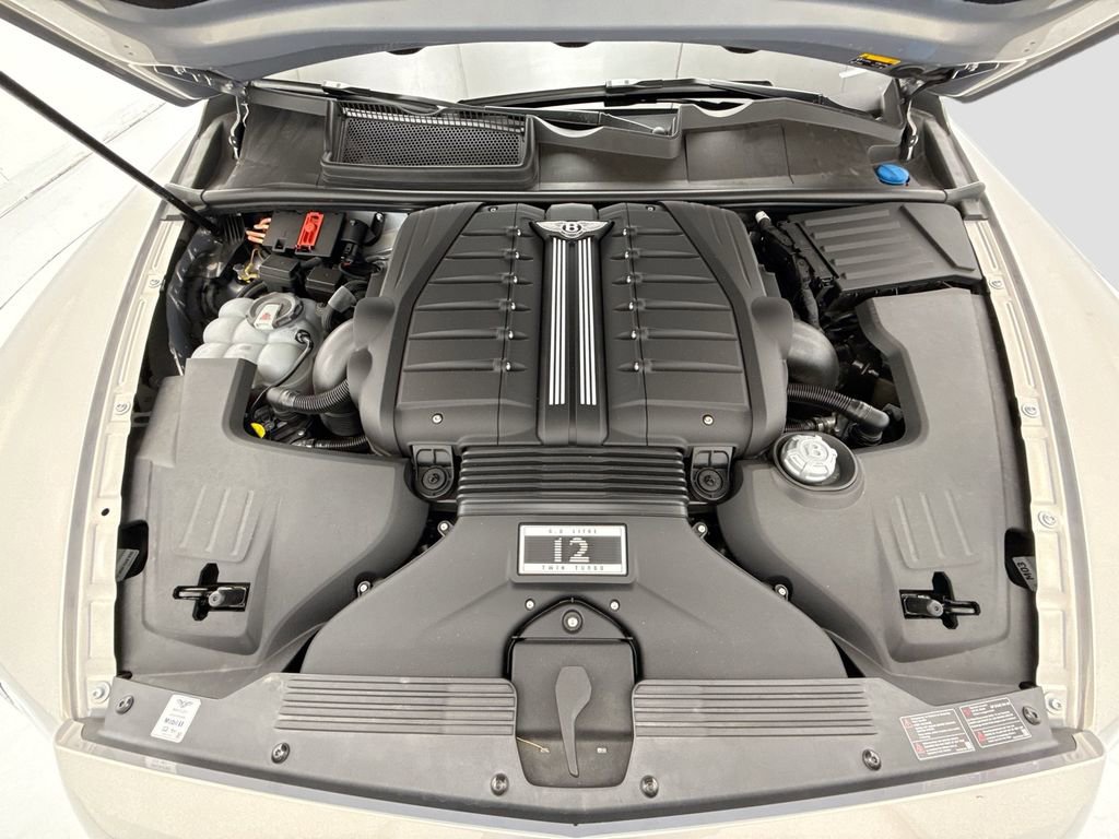 Used 2018 Bentley Bentayga image 28