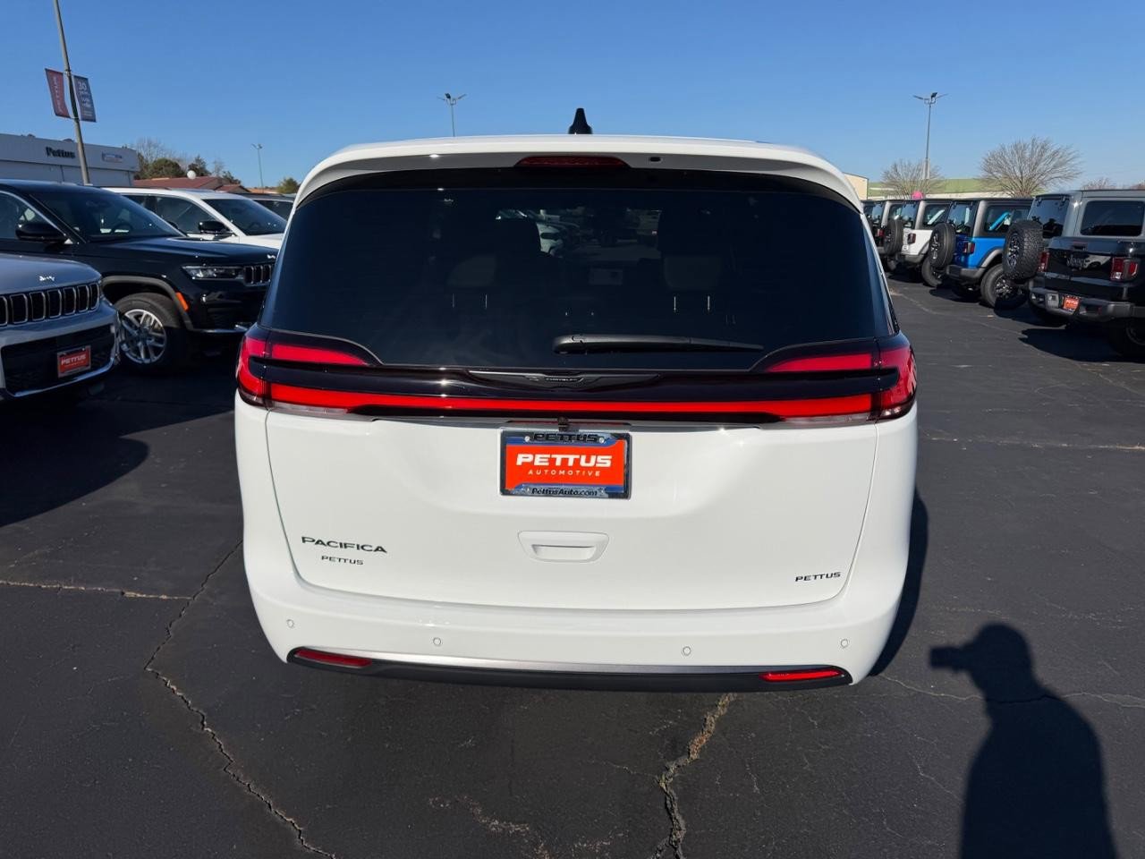 New 2026 Chrysler Pacifica Select FWD image 4