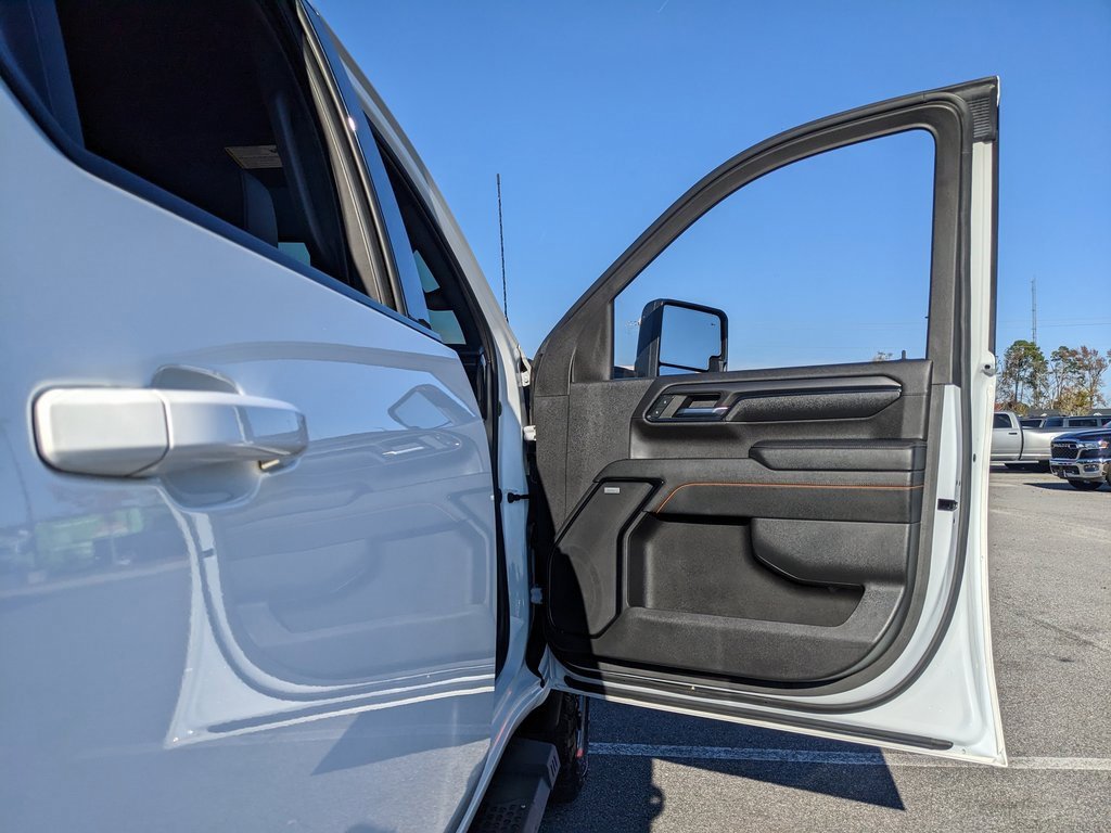 Used 2024 GMC Sierra 2500 AT4 image 58