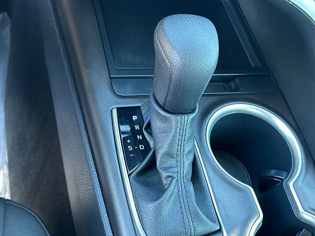 Used 2021 Toyota Camry LE image 28