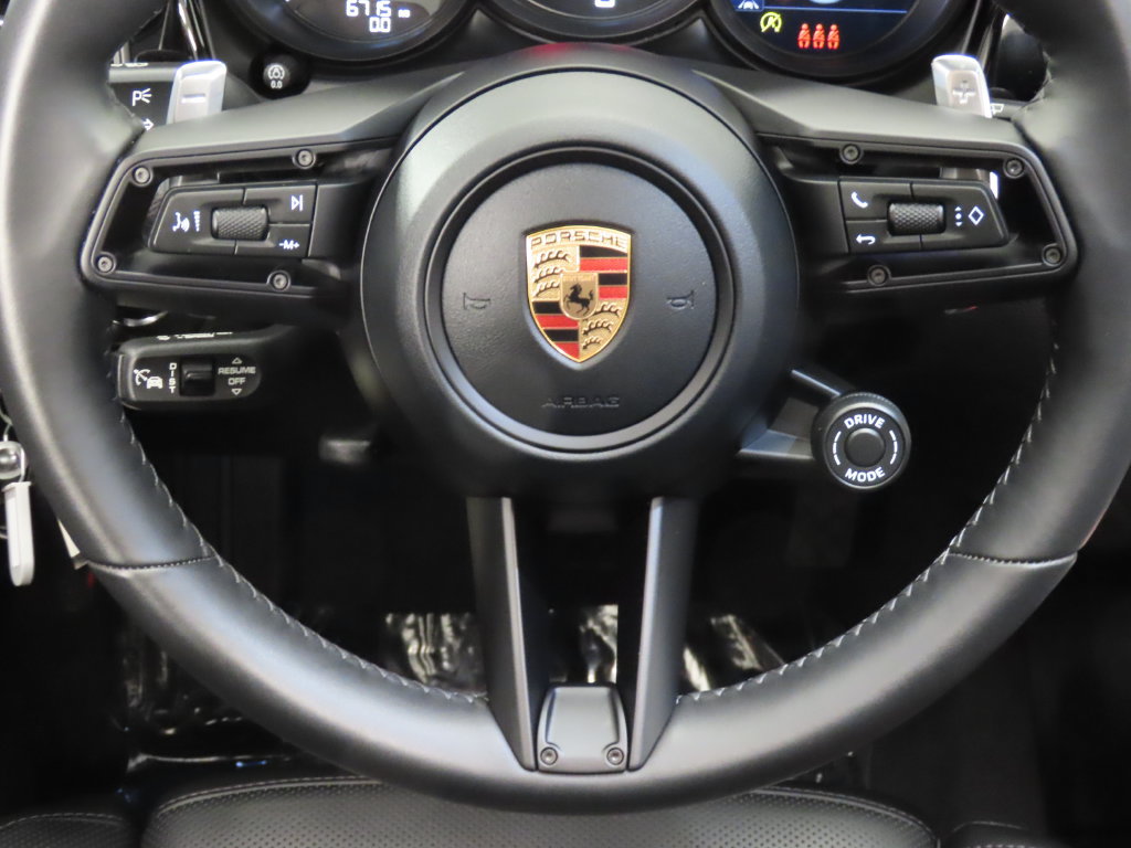 Certified 2026 Porsche Macan AWD/4WD image 18