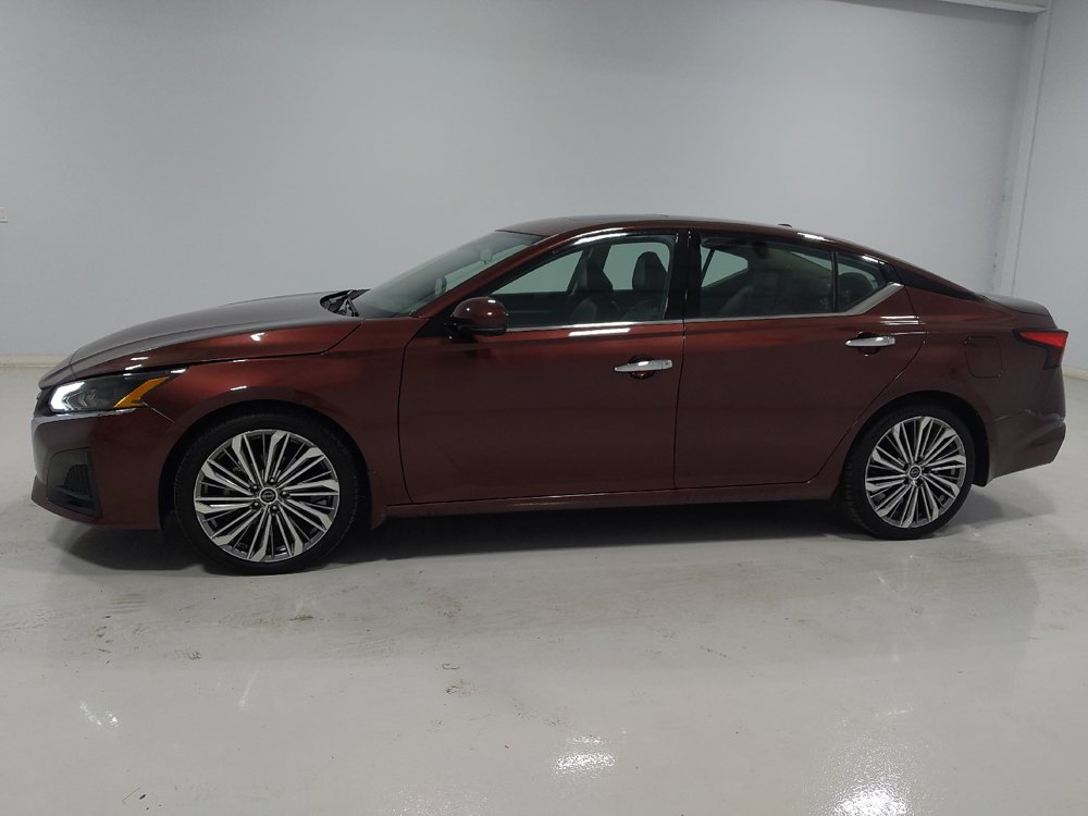 Used 2023 Nissan Altima 2.5 SL FWD image 2