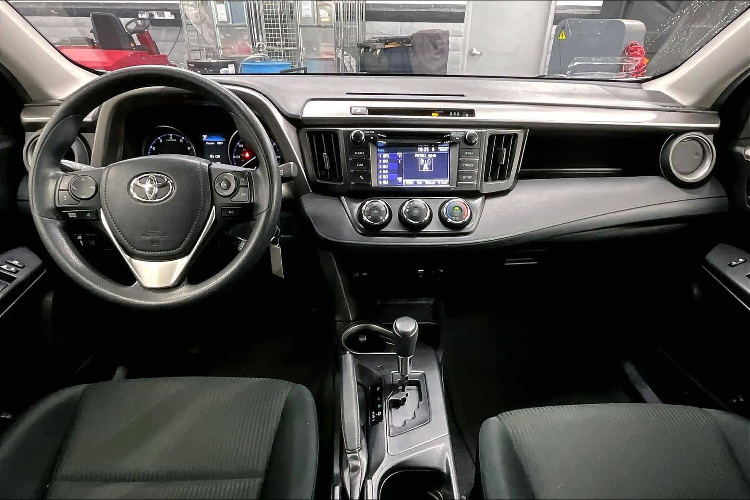 Used 2018 Toyota RAV4 LE w/ Carpet Mat Package image 15