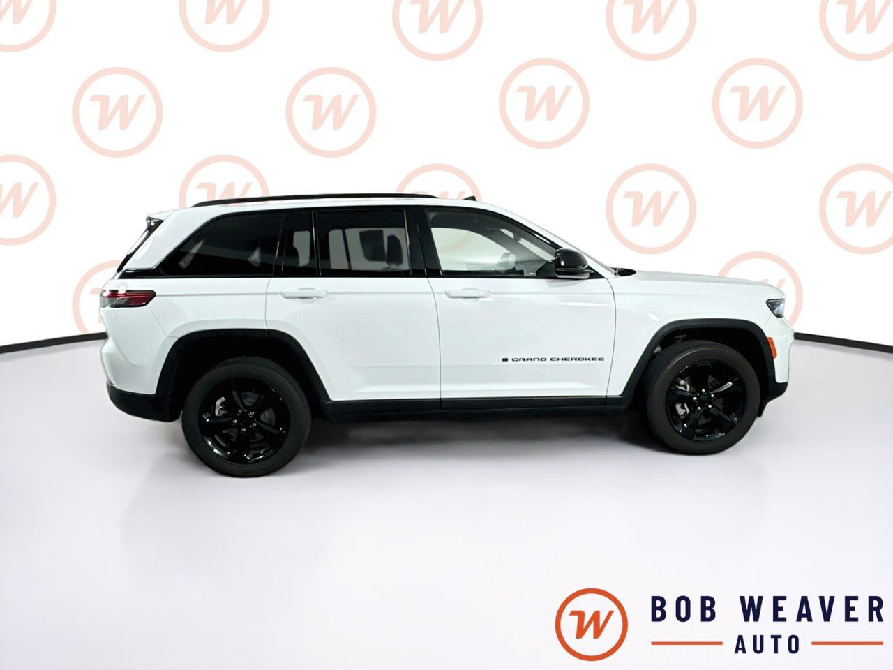 Used 2023 Jeep Grand Cherokee Altitude AWD/4WD image 9