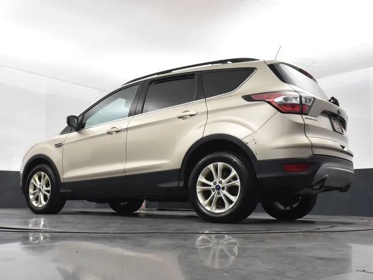 Used 2017 Ford Escape SE w/ Equipment Group 201A AWD/4WD image 12