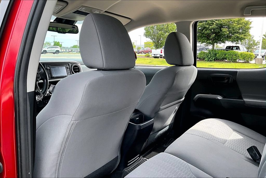 Used 2019 Toyota Tacoma SR5 AWD/4WD image 29