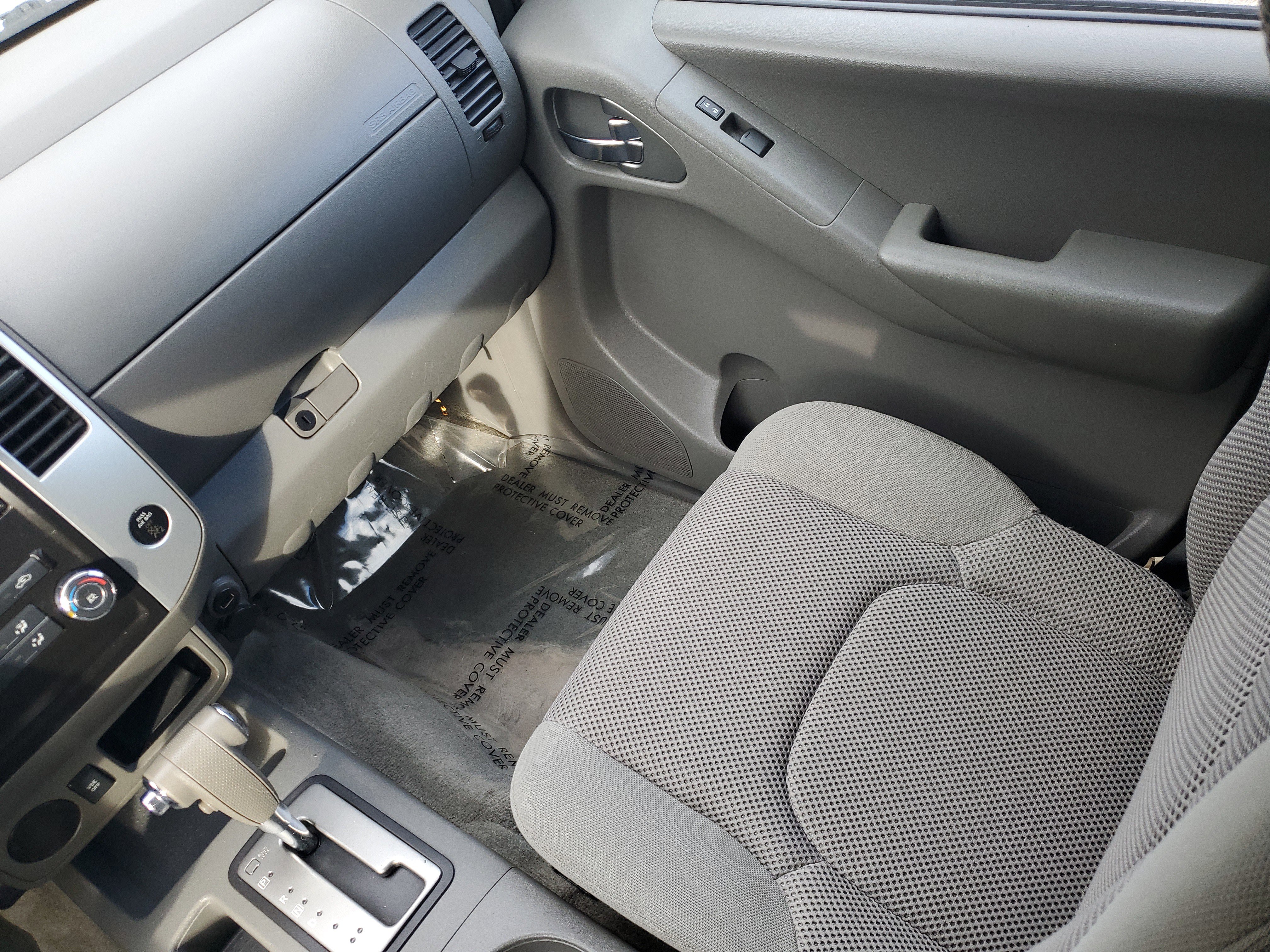 Used 2011 Nissan Frontier SV image 11