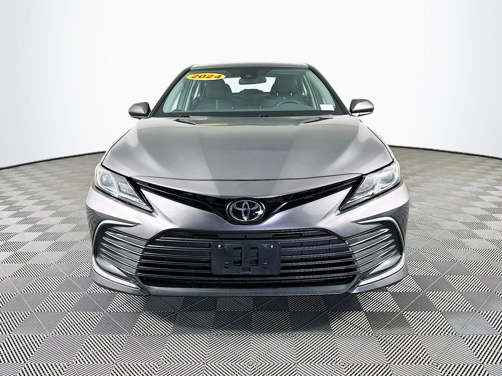 Used 2024 Toyota Camry LE image 4