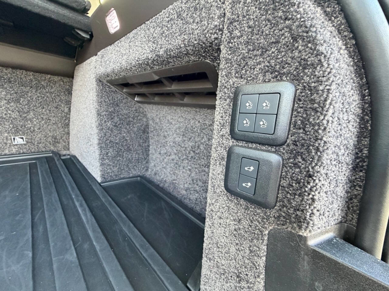 Used 2022 Land Rover Range Rover Westminster Edition image 13