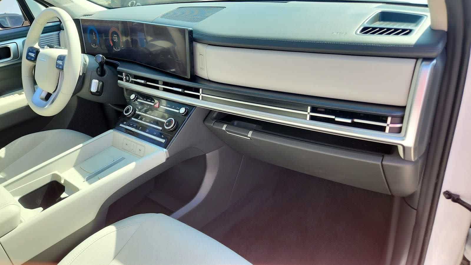 Certified 2025 Hyundai Santa Fe SE FWD image 22