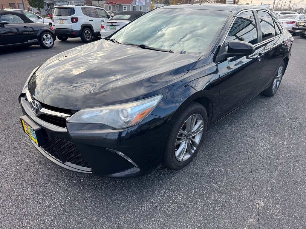 Used 2015 Toyota Camry LE image 1
