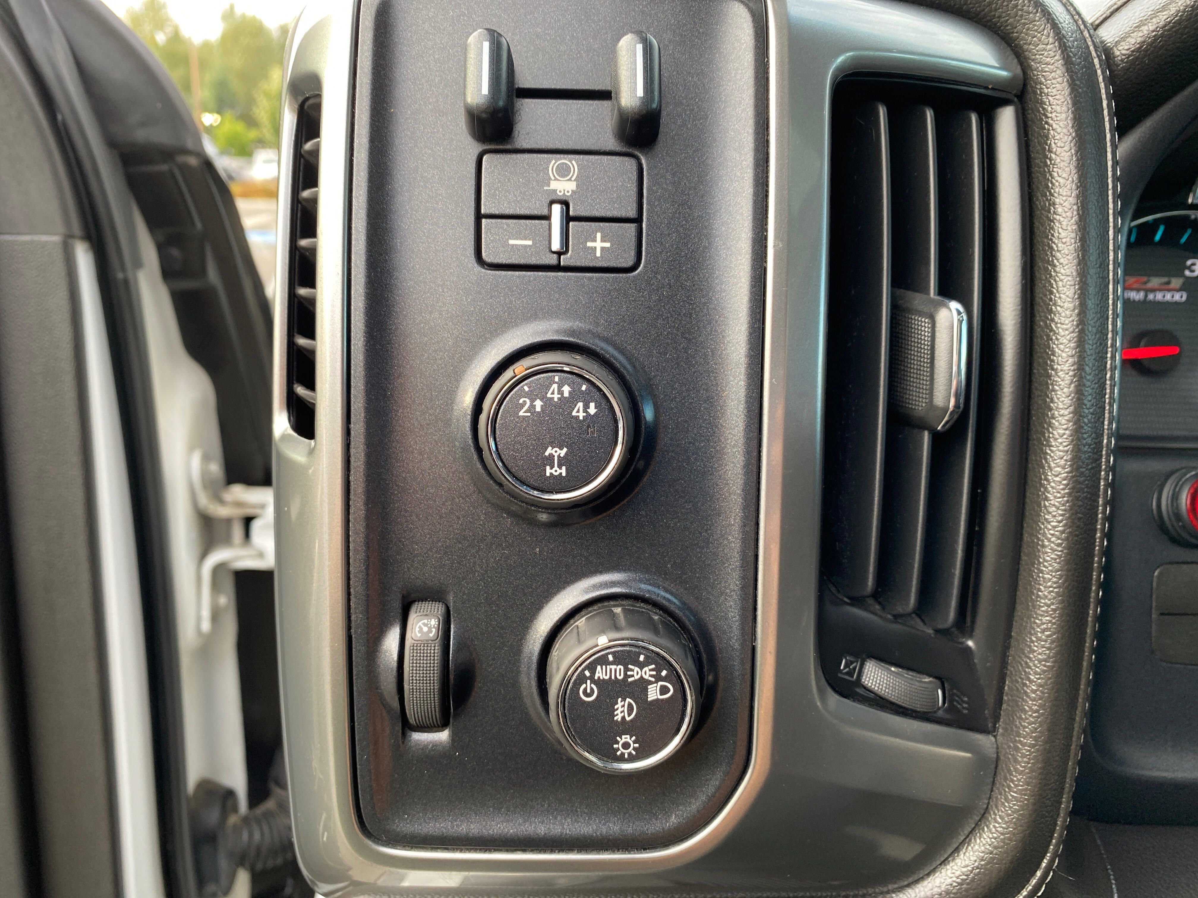 Used 2015 Chevrolet Silverado 3500 LTZ image 23