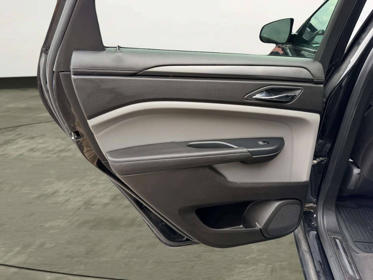 Used 2011 Cadillac SRX 2WD image 18