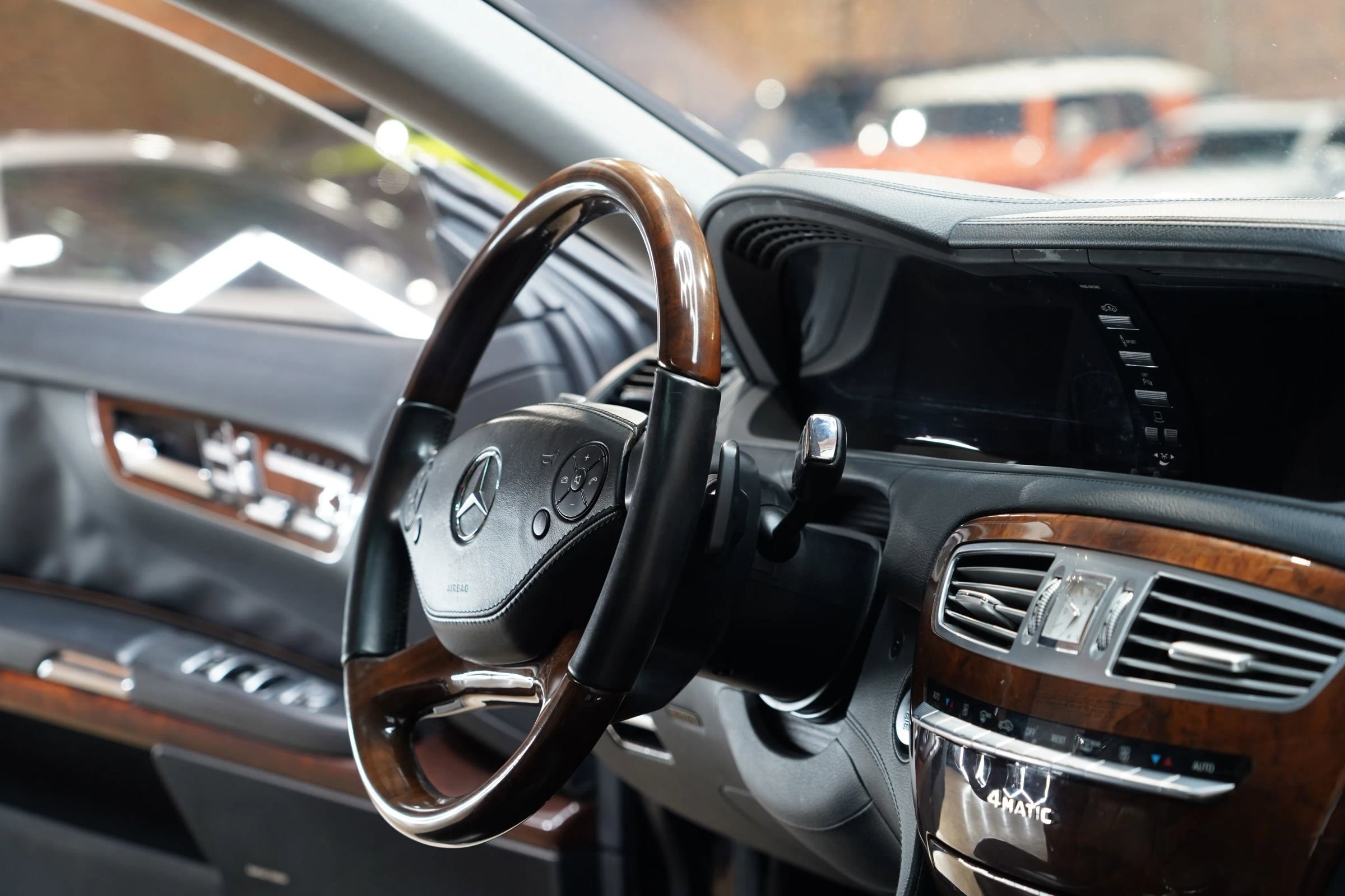 Used 2011 Mercedes-Benz CL 550 4MATIC w/ Sport Pkg Plus One image 49