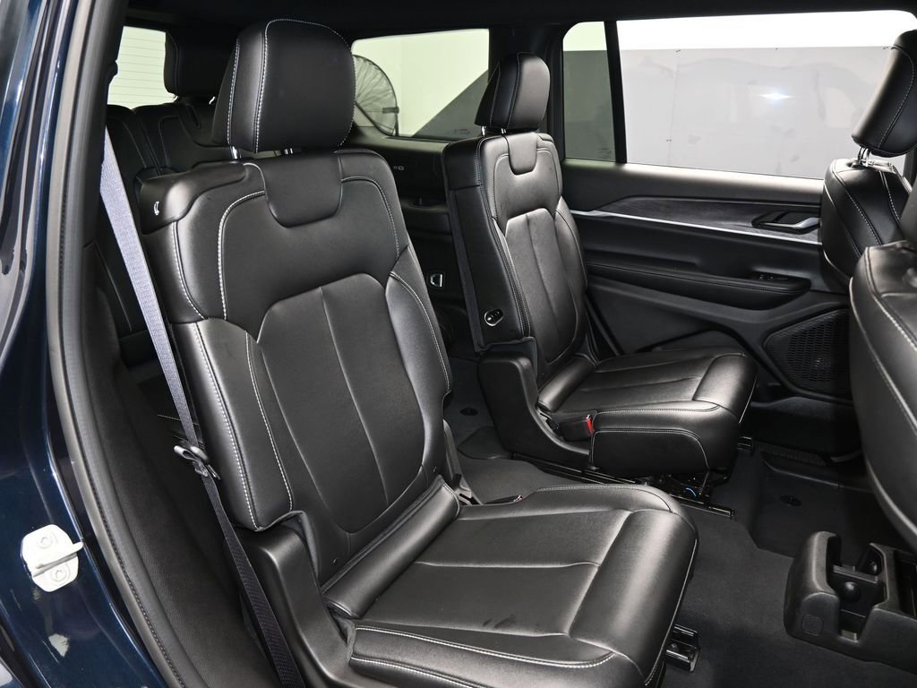 Used 2024 Jeep Grand Cherokee L Limited w/ Black Appearance Package image 44