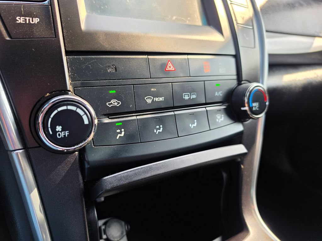 Used 2015 Toyota Camry SE FWD image 26