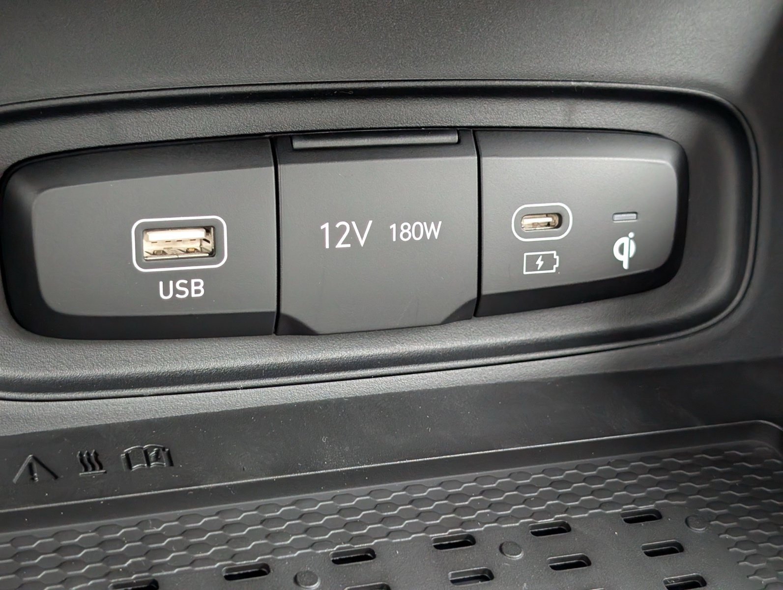 New 2026 Hyundai Venue SEL FWD image 19