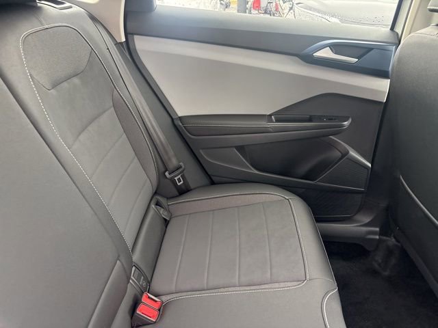Used 2024 Volkswagen Taos SE image 35