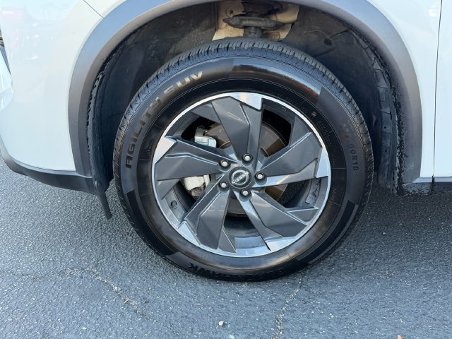 Used 2024 Nissan Rogue SV FWD image 13