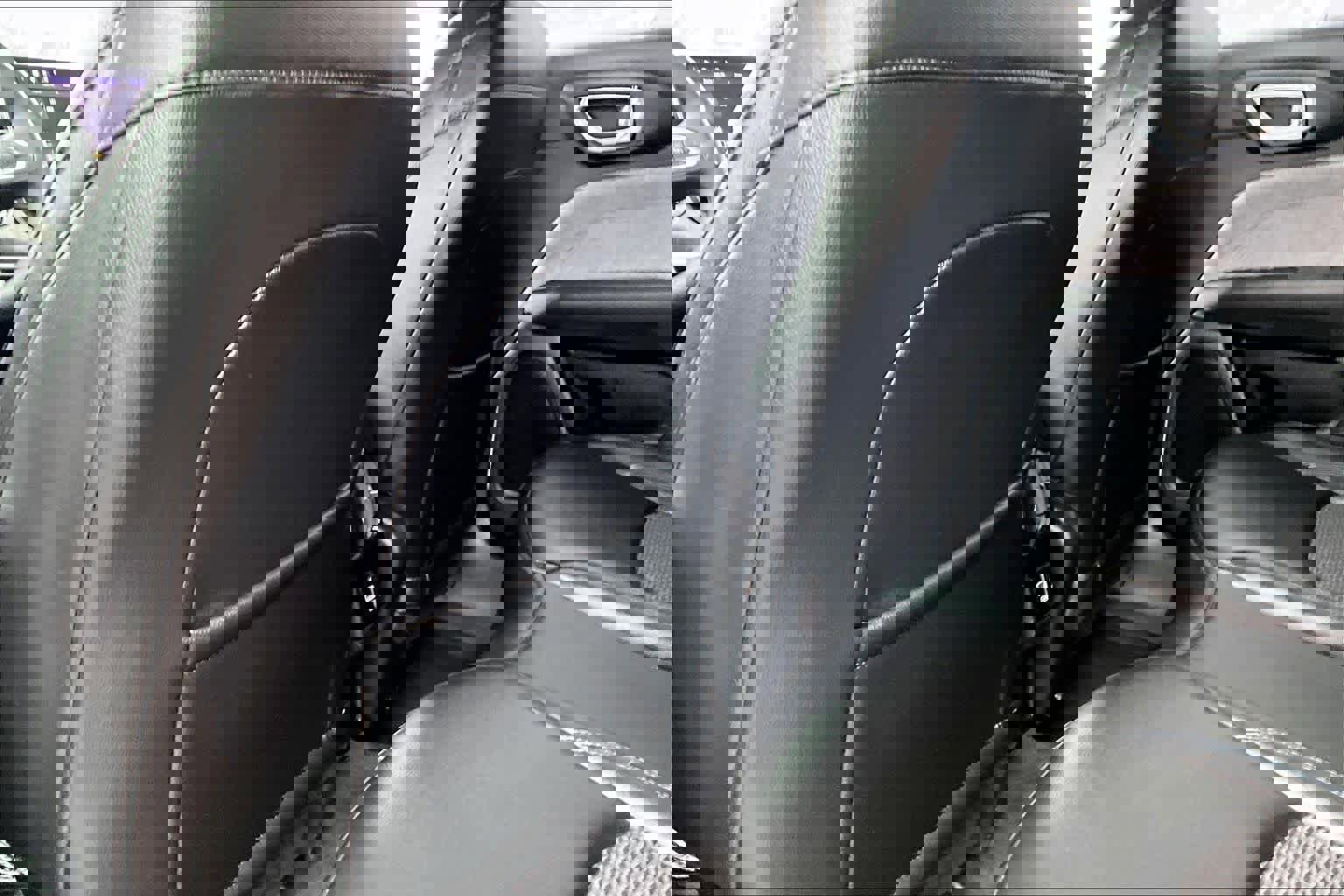 Used 2024 Jeep Compass Latitude image 13