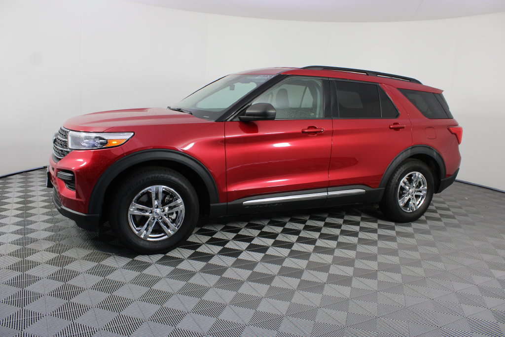 Used 2022 Ford Explorer XLT RWD image 3