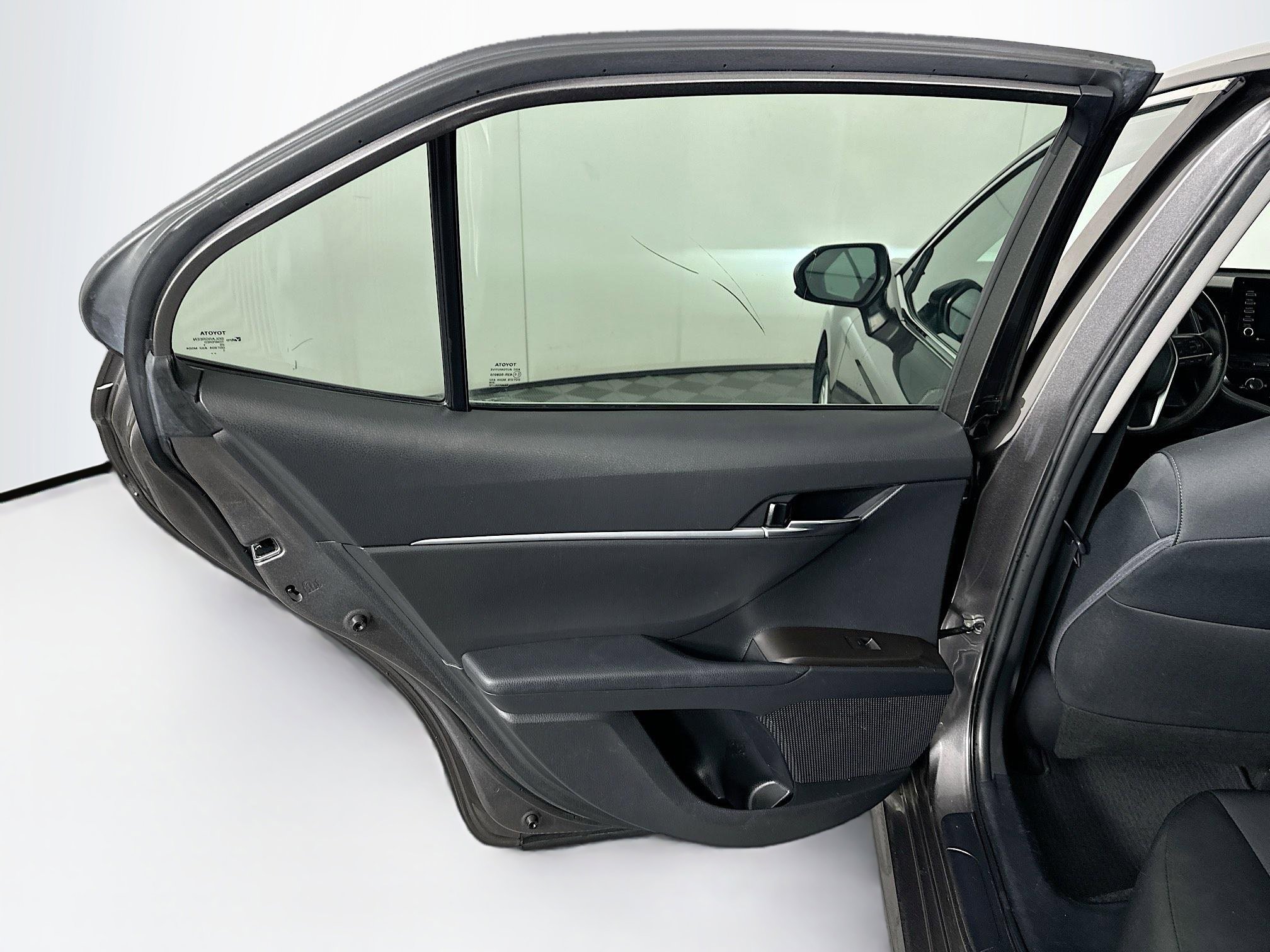 Used 2021 Toyota Camry LE image 24