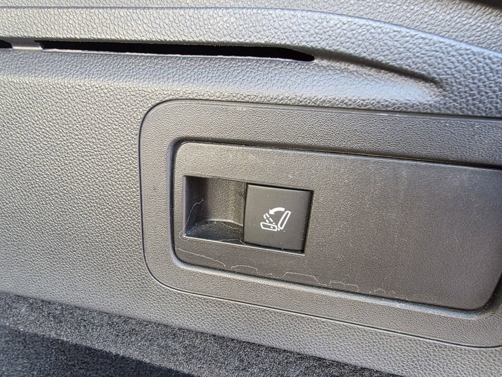 Used 2018 Buick Regal Essence w/ Driver Confidence Package #1 image 34