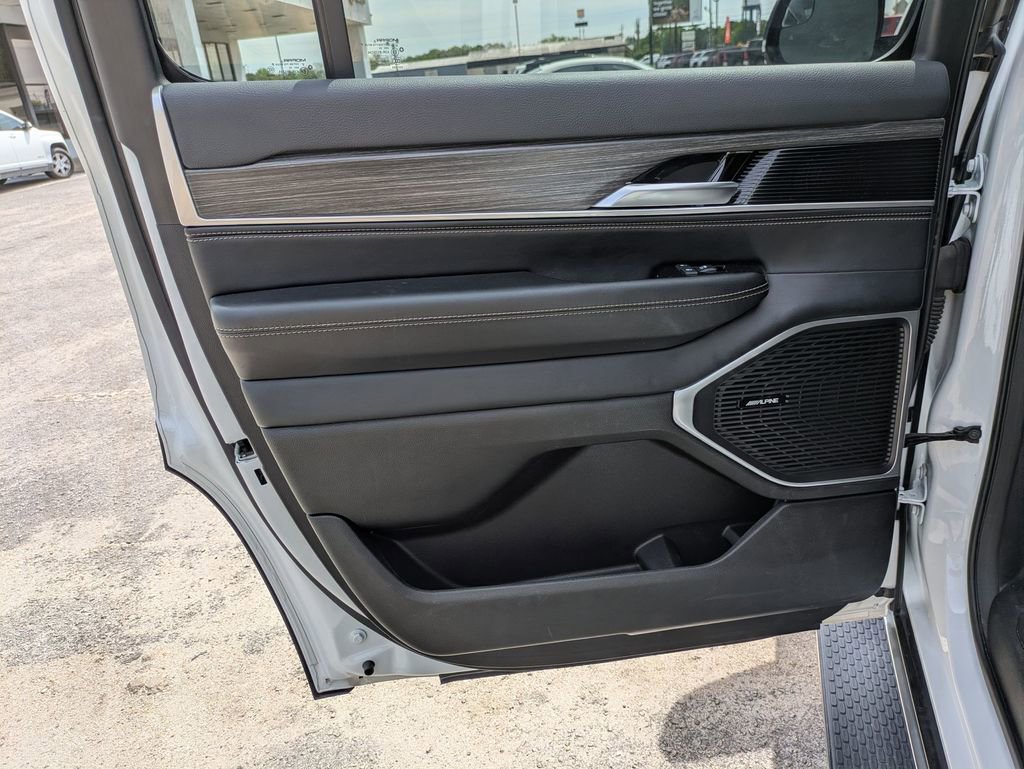 Used 2024 Jeep Wagoneer Series II w/ Flexible Seating Group image 26