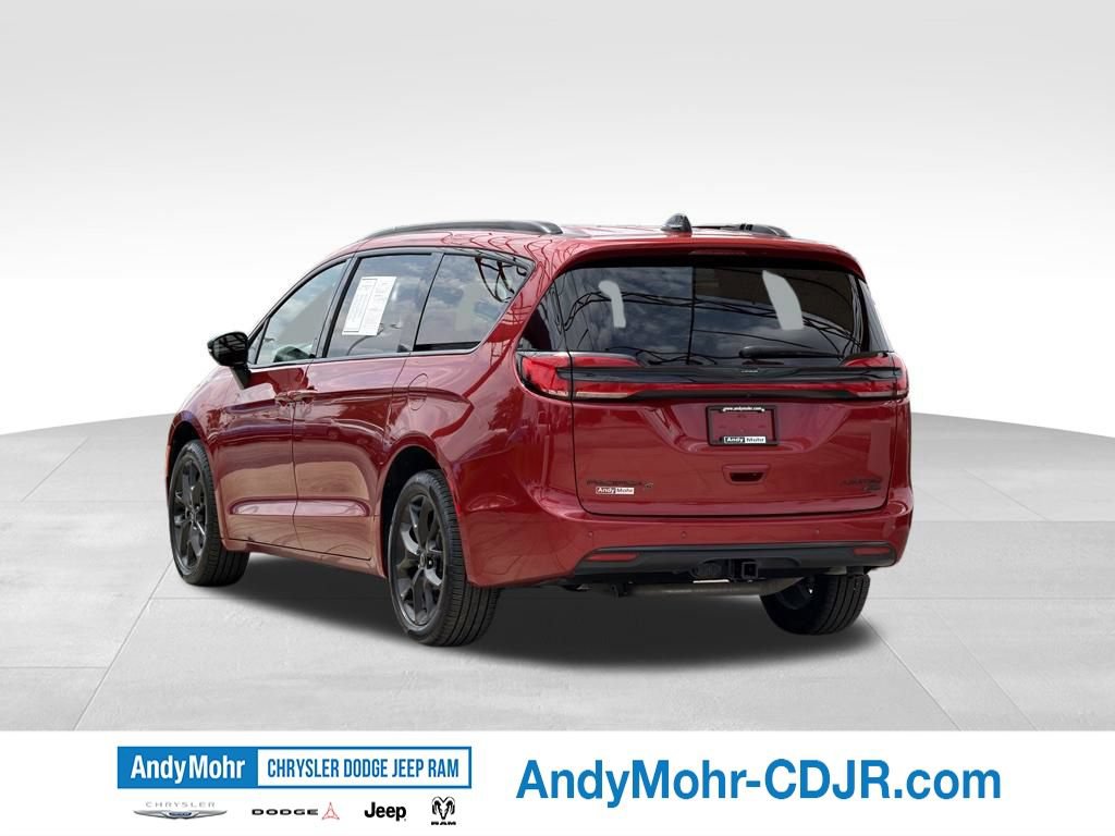 Used 2025 Chrysler Pacifica Limited w/ Uconnect Theater Family Group AWD/4WD image 5