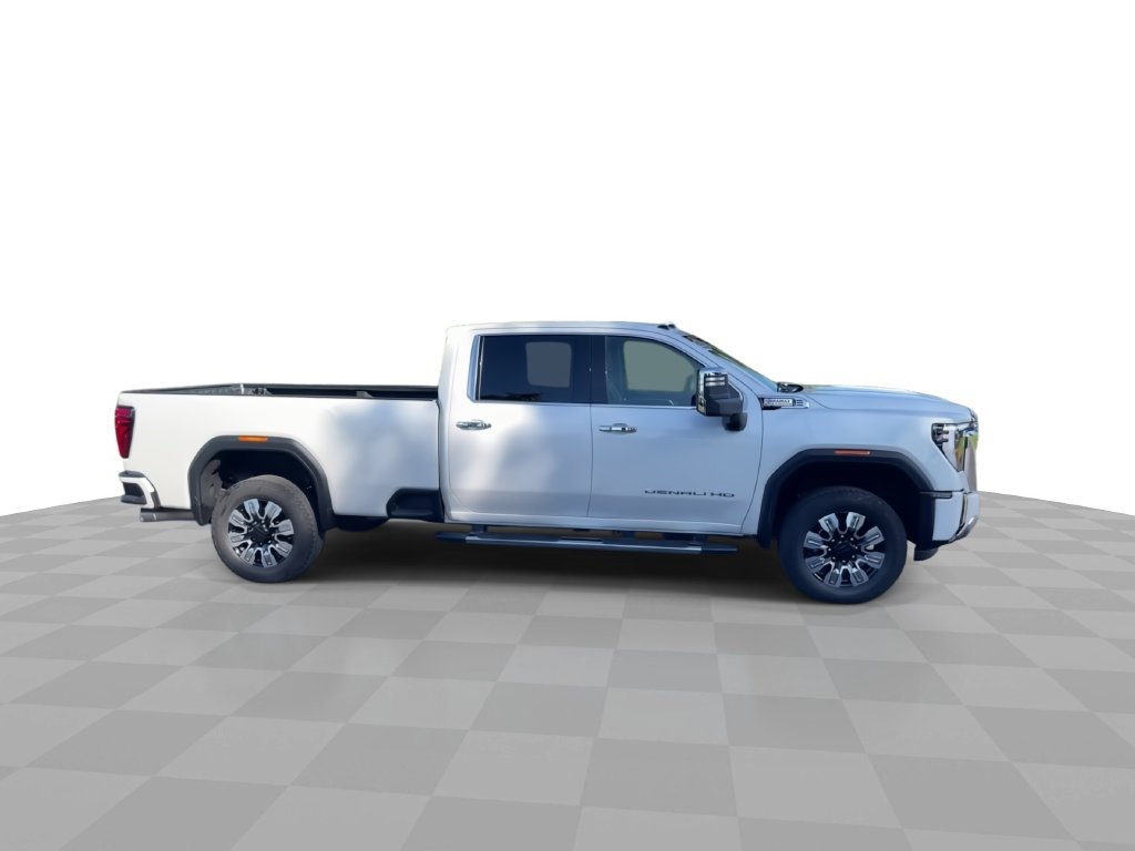 Used 2025 GMC Sierra 3500 Denali w/ Technology Package AWD/4WD image 9