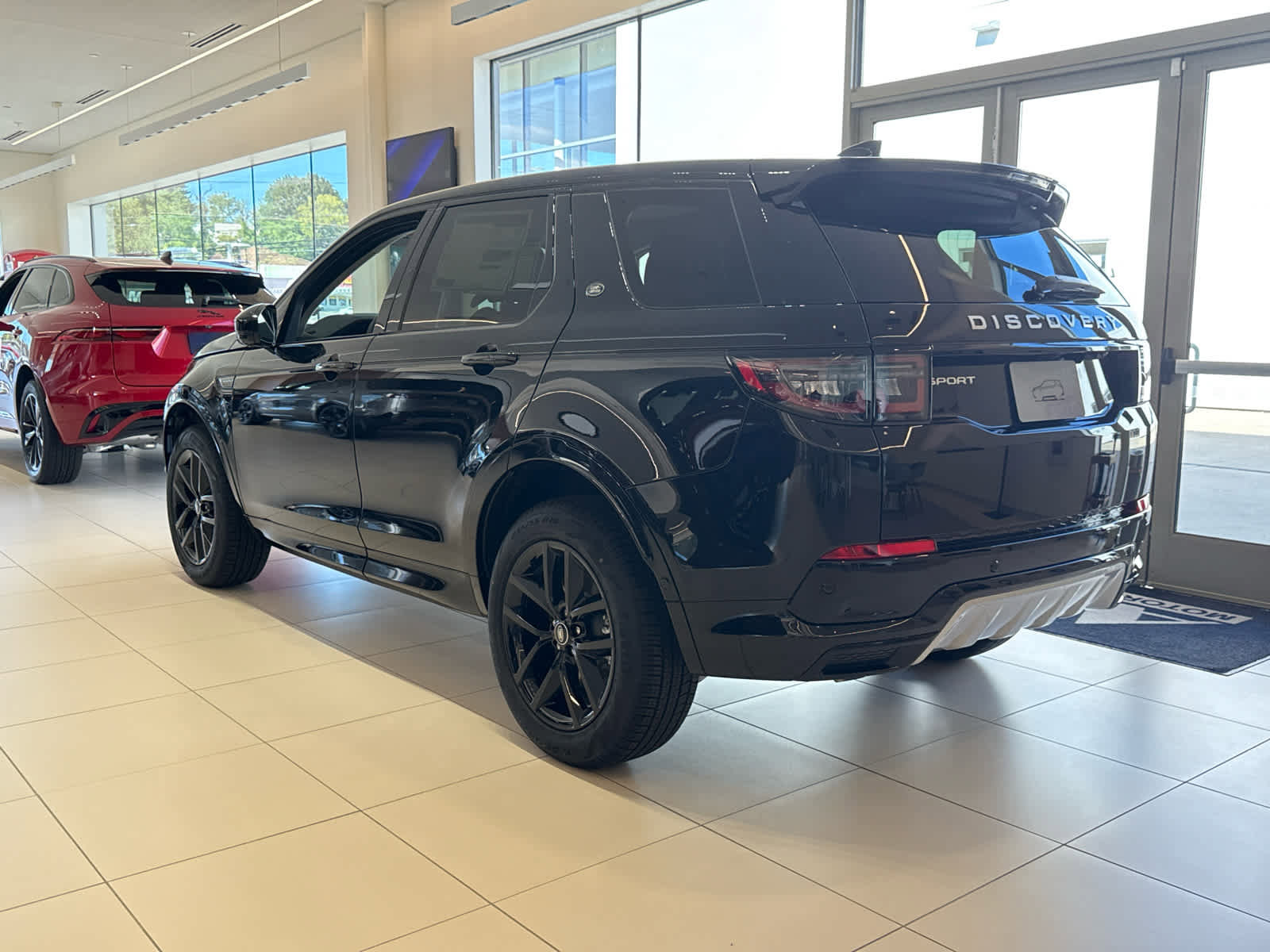 Used 2025 Land Rover Discovery Sport S image 3