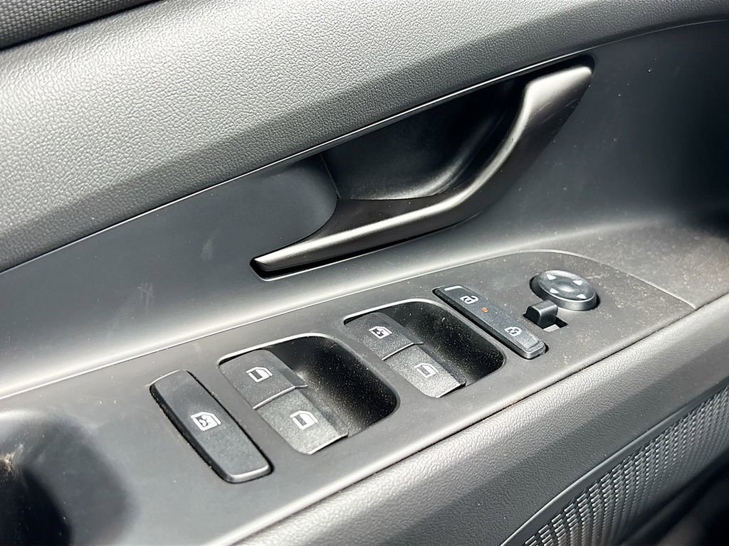 New 2025 Hyundai Elantra SEL image 18