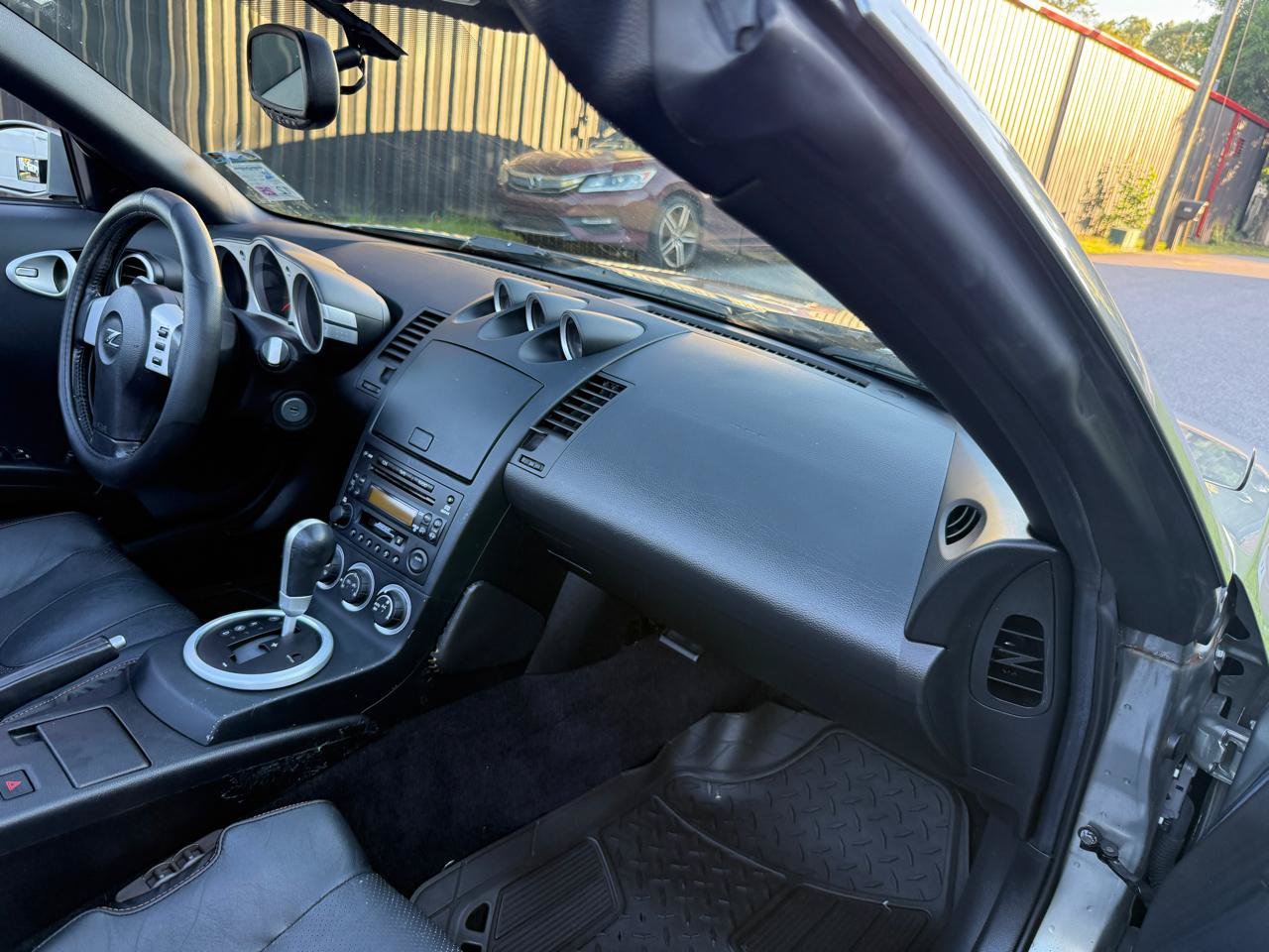Used 2004 Nissan 350Z Touring RWD image 29