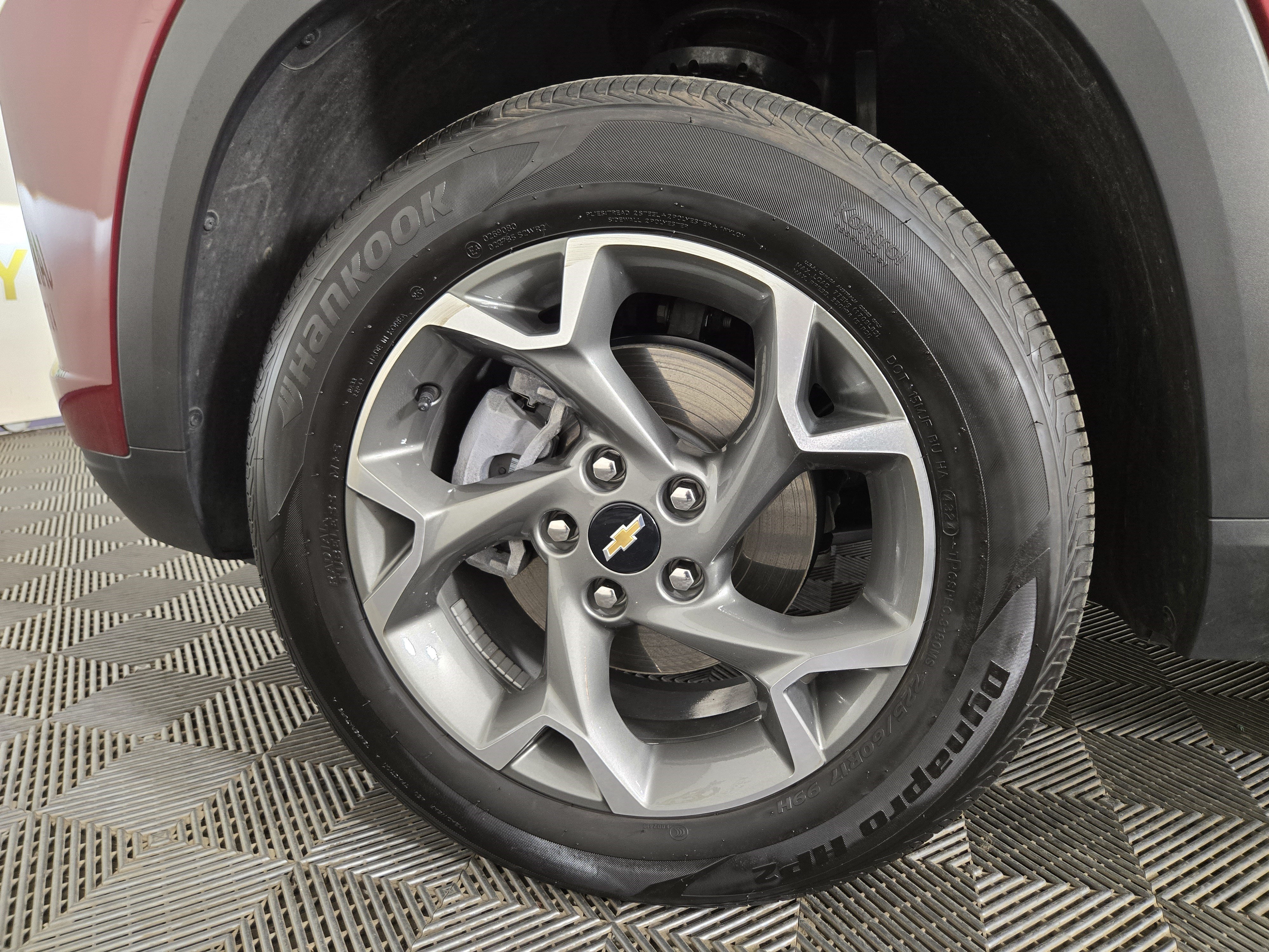 Certified 2025 Chevrolet Trax LT w/ LT Convenience Package FWD image 33