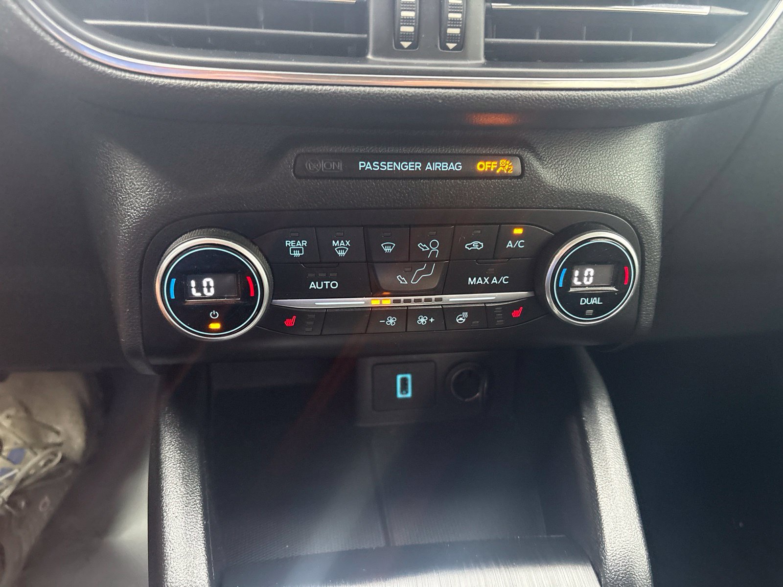 Used 2020 Ford Escape Titanium FWD image 32