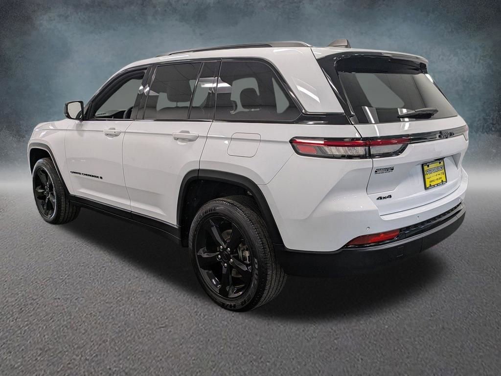 Used 2024 Jeep Grand Cherokee Altitude image 6
