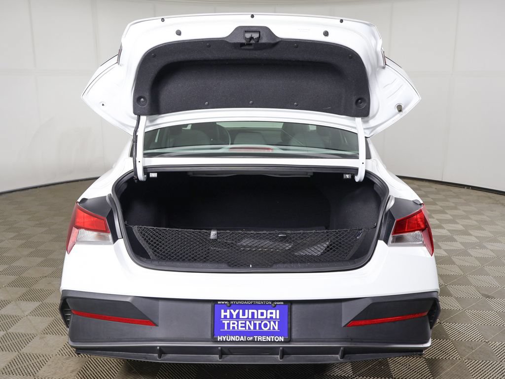 Certified 2025 Hyundai Elantra Sport FWD image 14