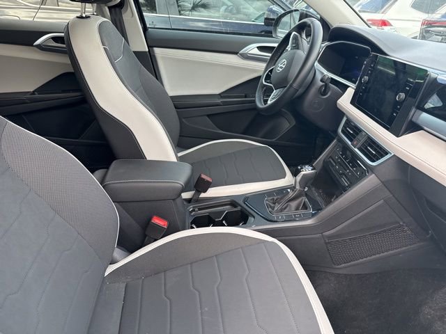 Used 2025 Volkswagen Taos SE image 13