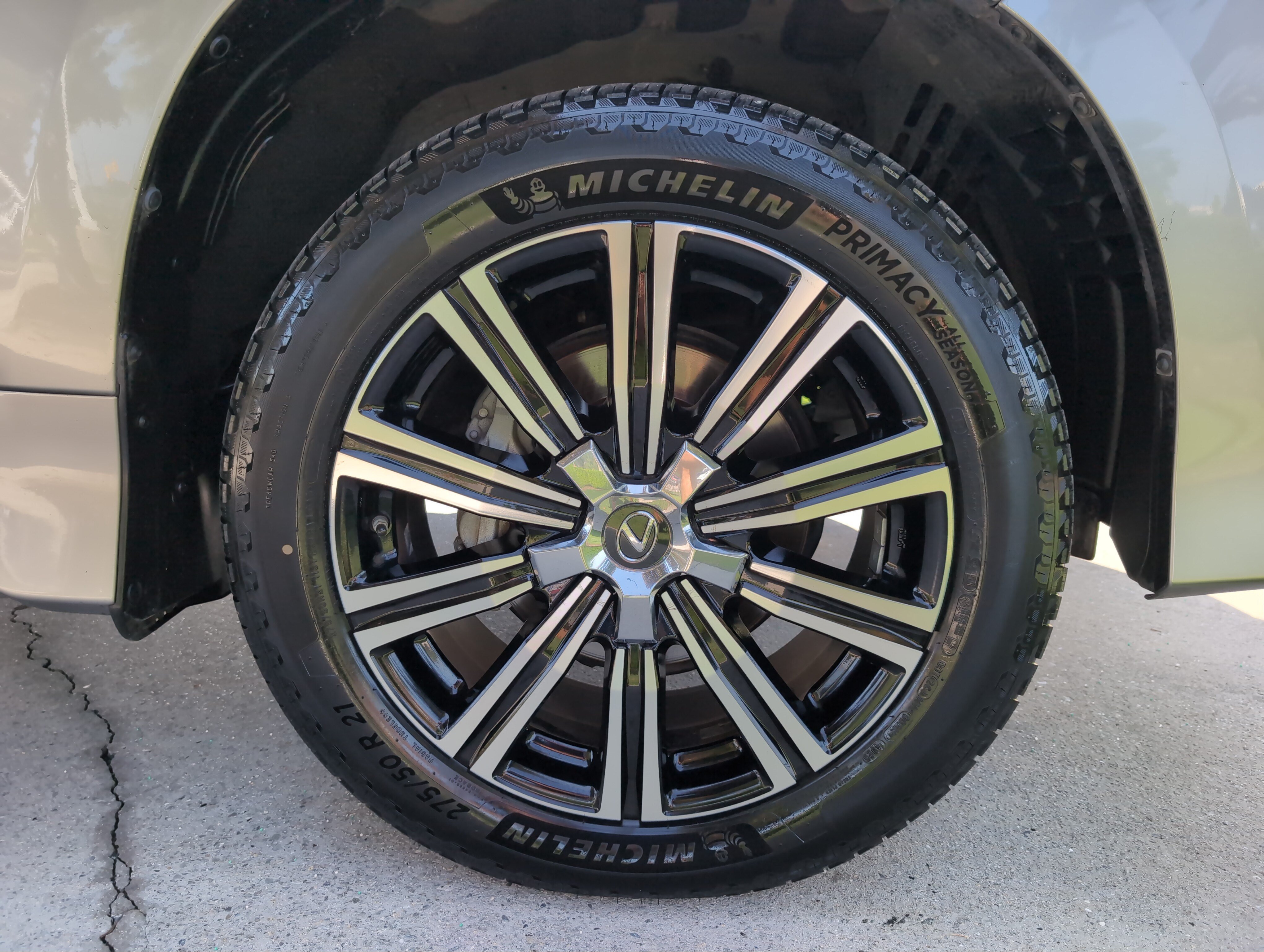 Certified 2020 Lexus LX 570 4WD w/ Luxury Package image 13