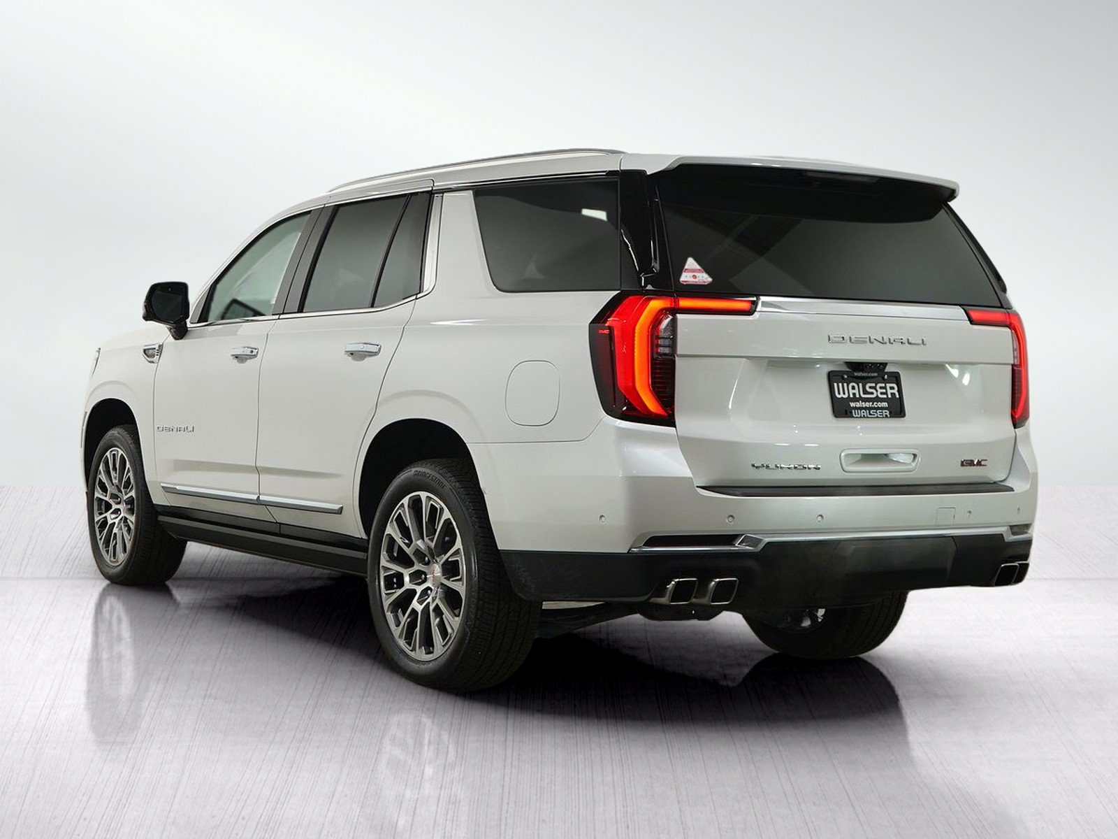 Used 2025 GMC Yukon Denali w/ Denali Reserve Package AWD/4WD image 3