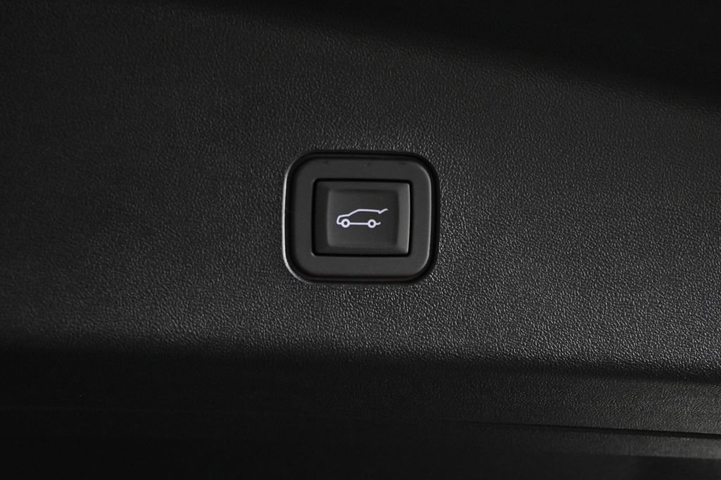 New 2026 Cadillac Vistiq Platinum image 32