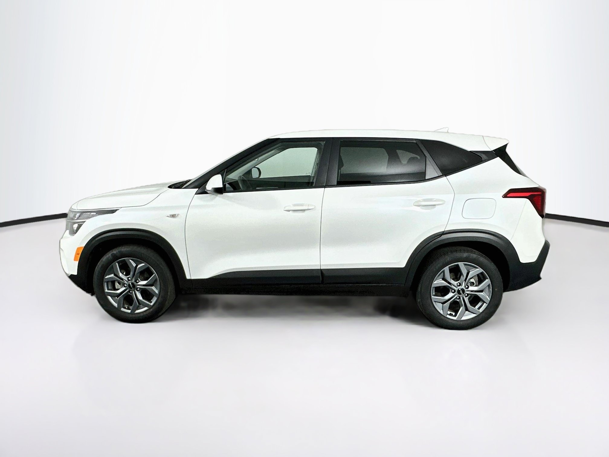 Used 2026 Kia Seltos LX FWD image 4