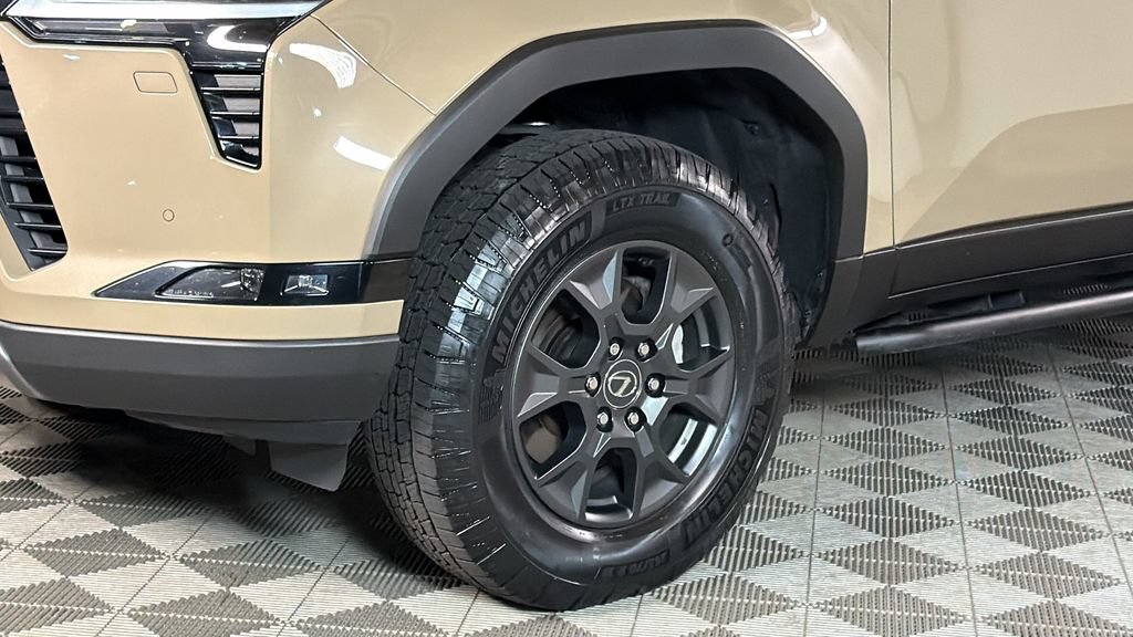 Used 2024 Lexus GX 550 AWD/4WD image 4