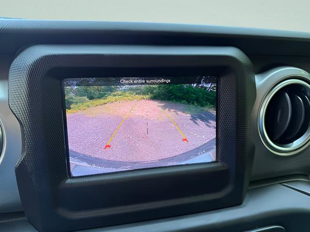 Used 2020 Jeep Wrangler Unlimited Sahara AWD/4WD image 8