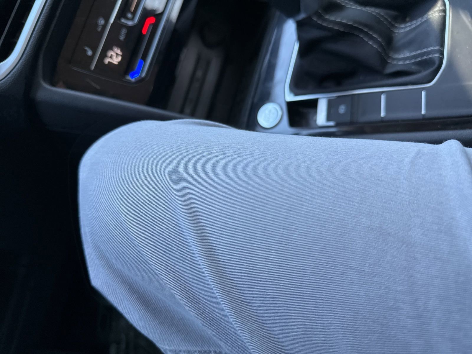 Used 2025 Volkswagen Taos SE image 14