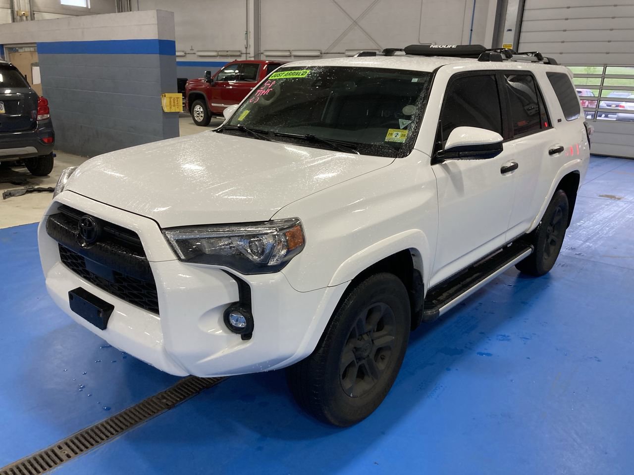 Used 2021 Toyota 4Runner SR5 AWD/4WD image 3